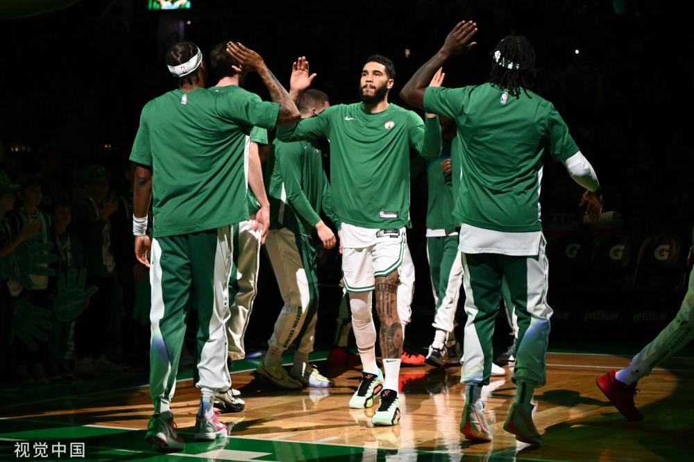 每位队员都 每位队员都