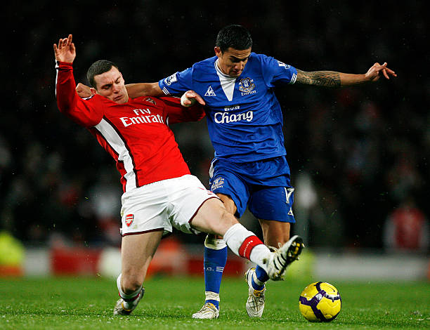 更是对足球 更是对足球